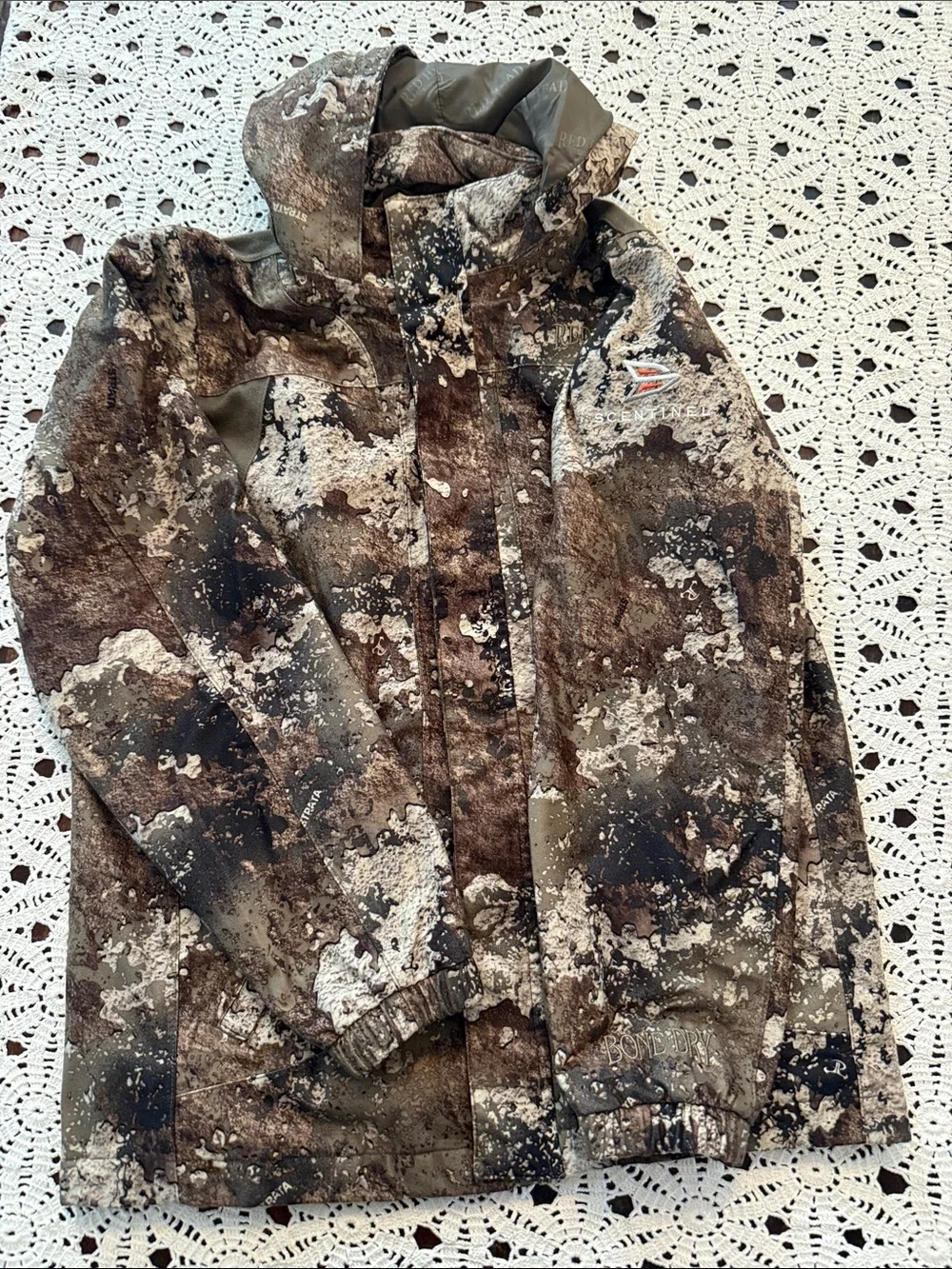 Realtree Kids Realtree Camo Hooded Rain Jacket - Brown/Green runs size 10/12 boy